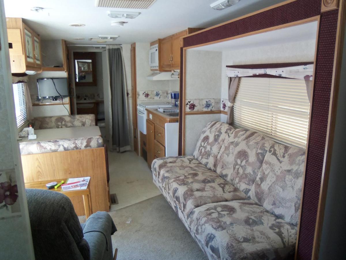 A Comfortable Place To Rest Or Play At Fort Myers Beach Rv Resort Exteriör bild